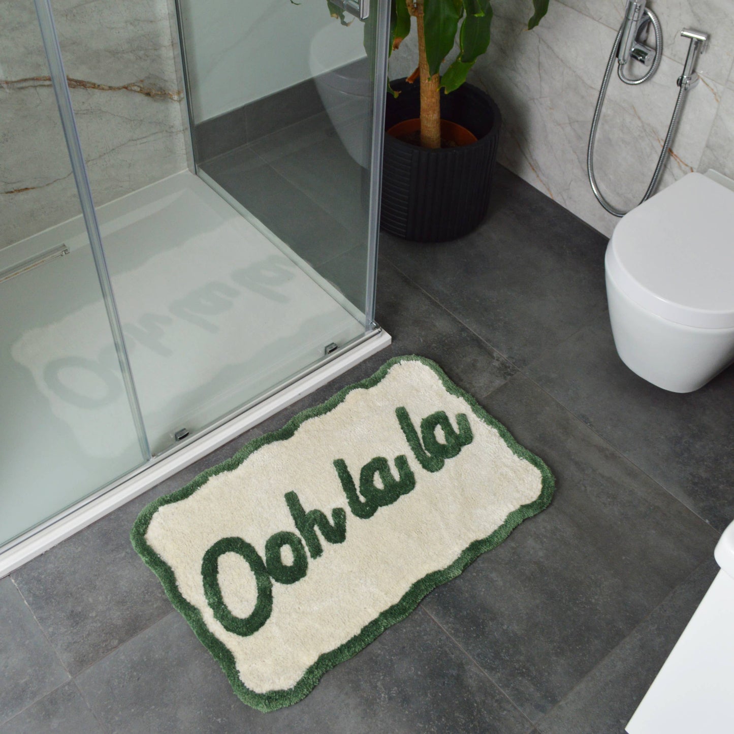 Ooh La La Slogan Scallop Bath Mat (Non-Slip)