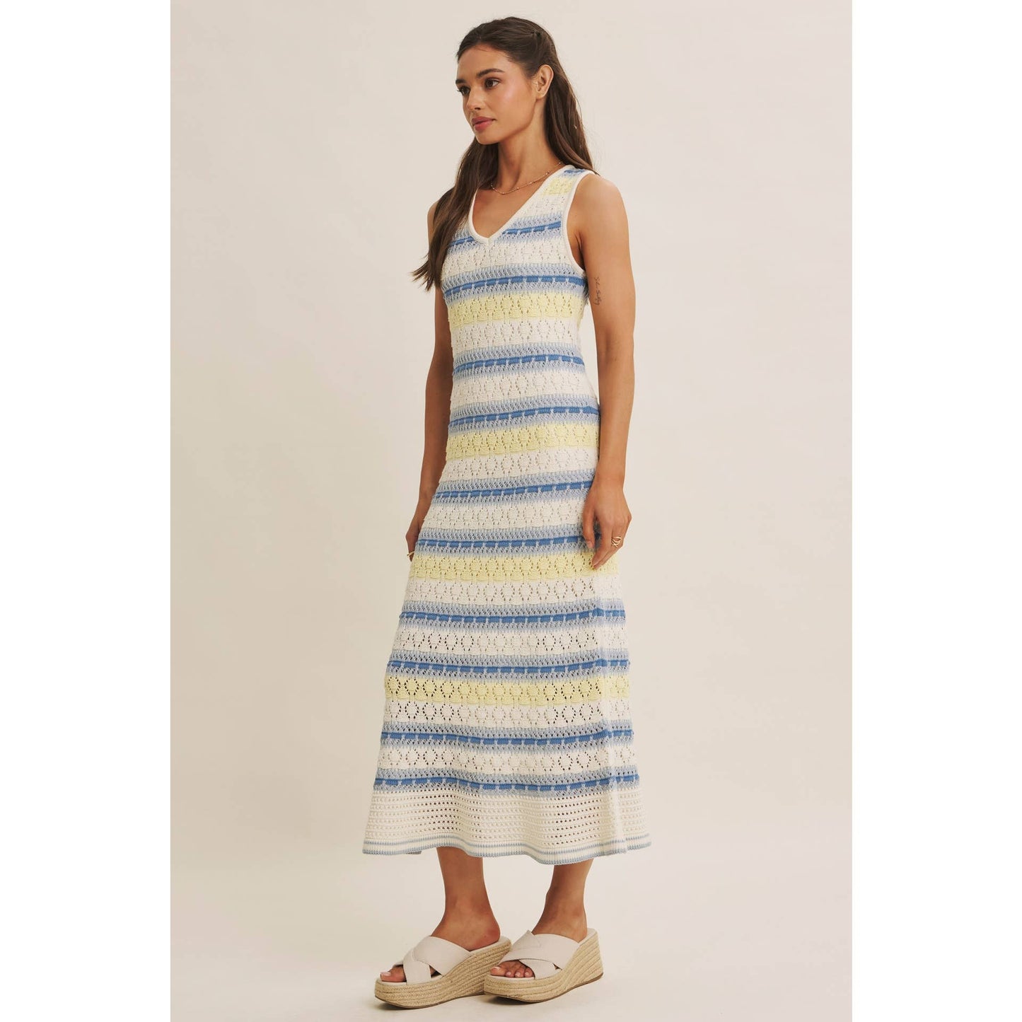 RETRO-INSPIRED MULTI-COLOR FORM FITTING CROCHET SWEATER MIDI