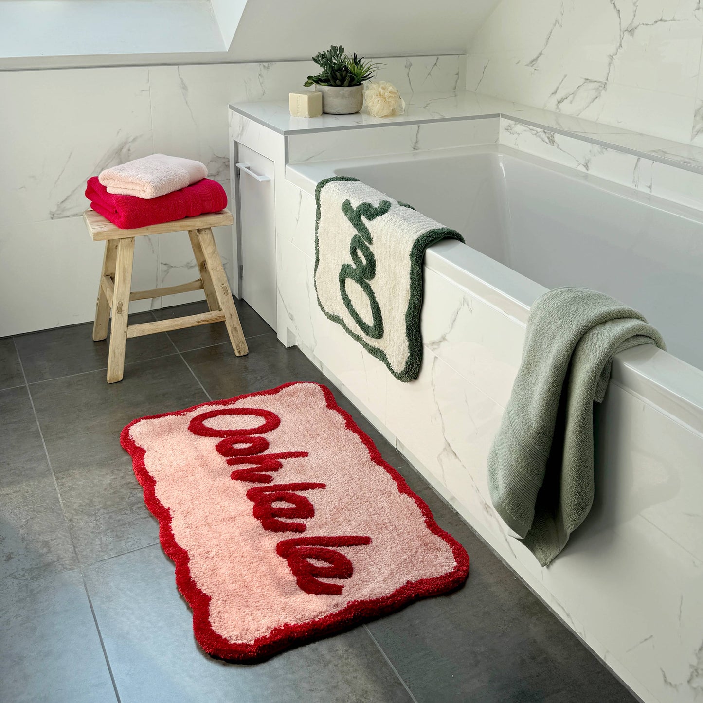 Ooh La La Slogan Scallop Bath Mat (Non-Slip)