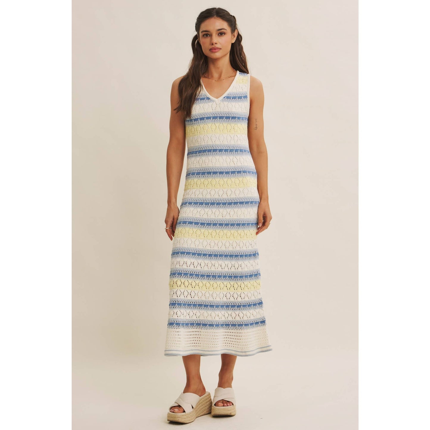 RETRO-INSPIRED MULTI-COLOR FORM FITTING CROCHET SWEATER MIDI