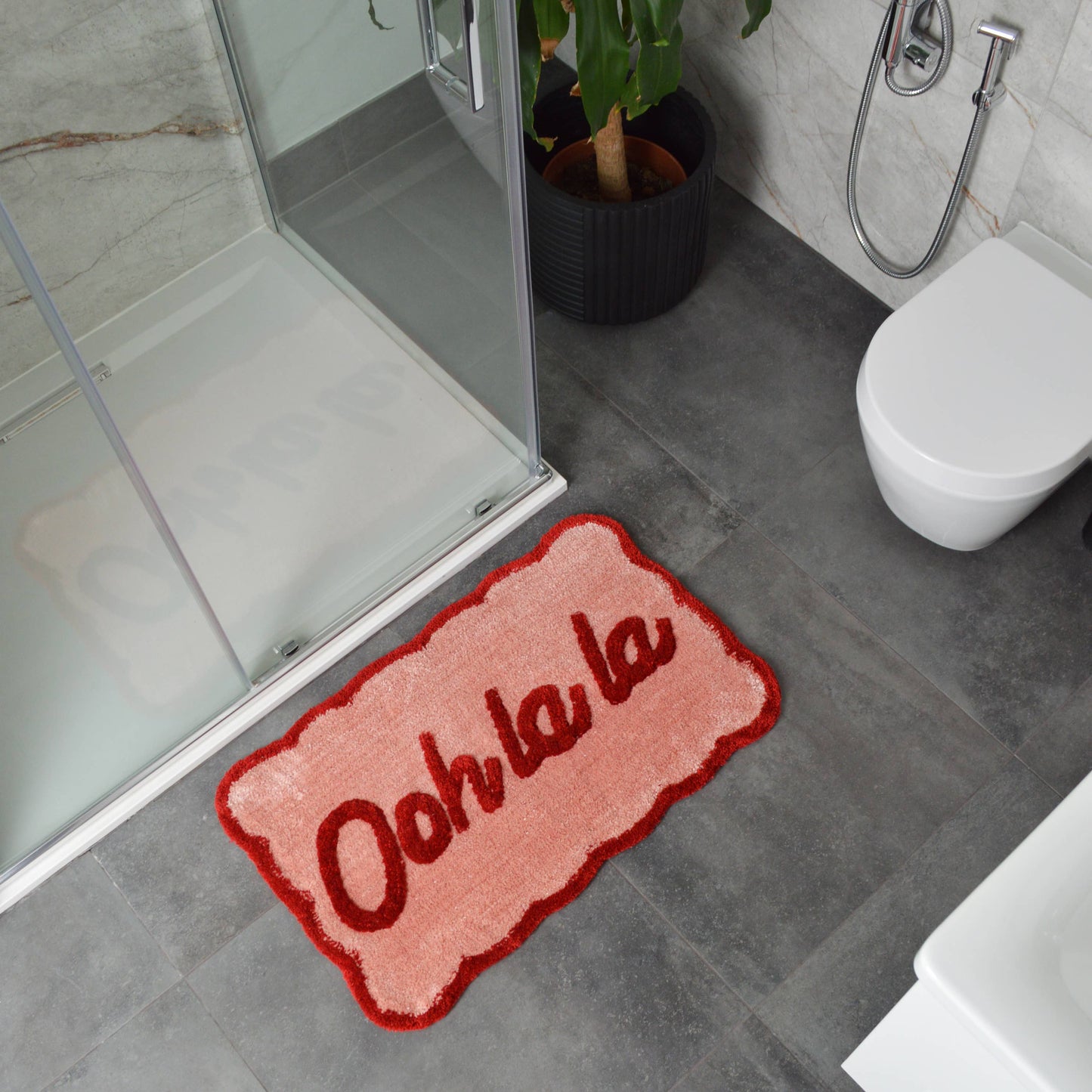 Ooh La La Slogan Scallop Bath Mat (Non-Slip)