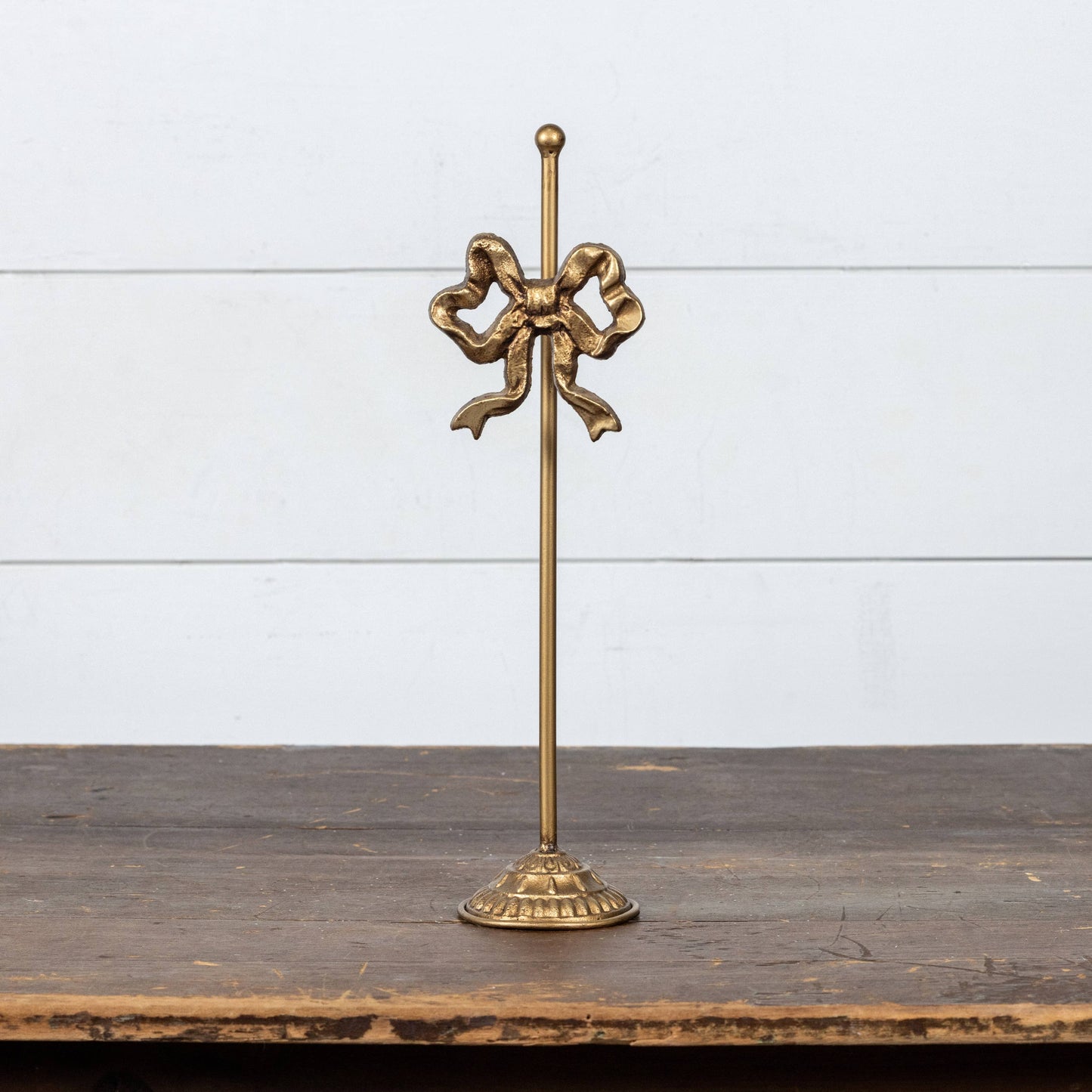 The Ragon Wreath Stand – Gold with Bow (15.25”)